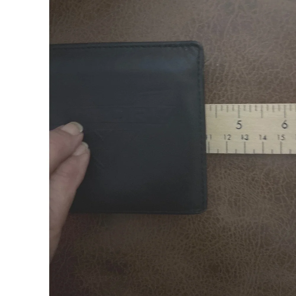 Victory Leather Bifold Wallet Men's Black Embossed Logo Bi-fold